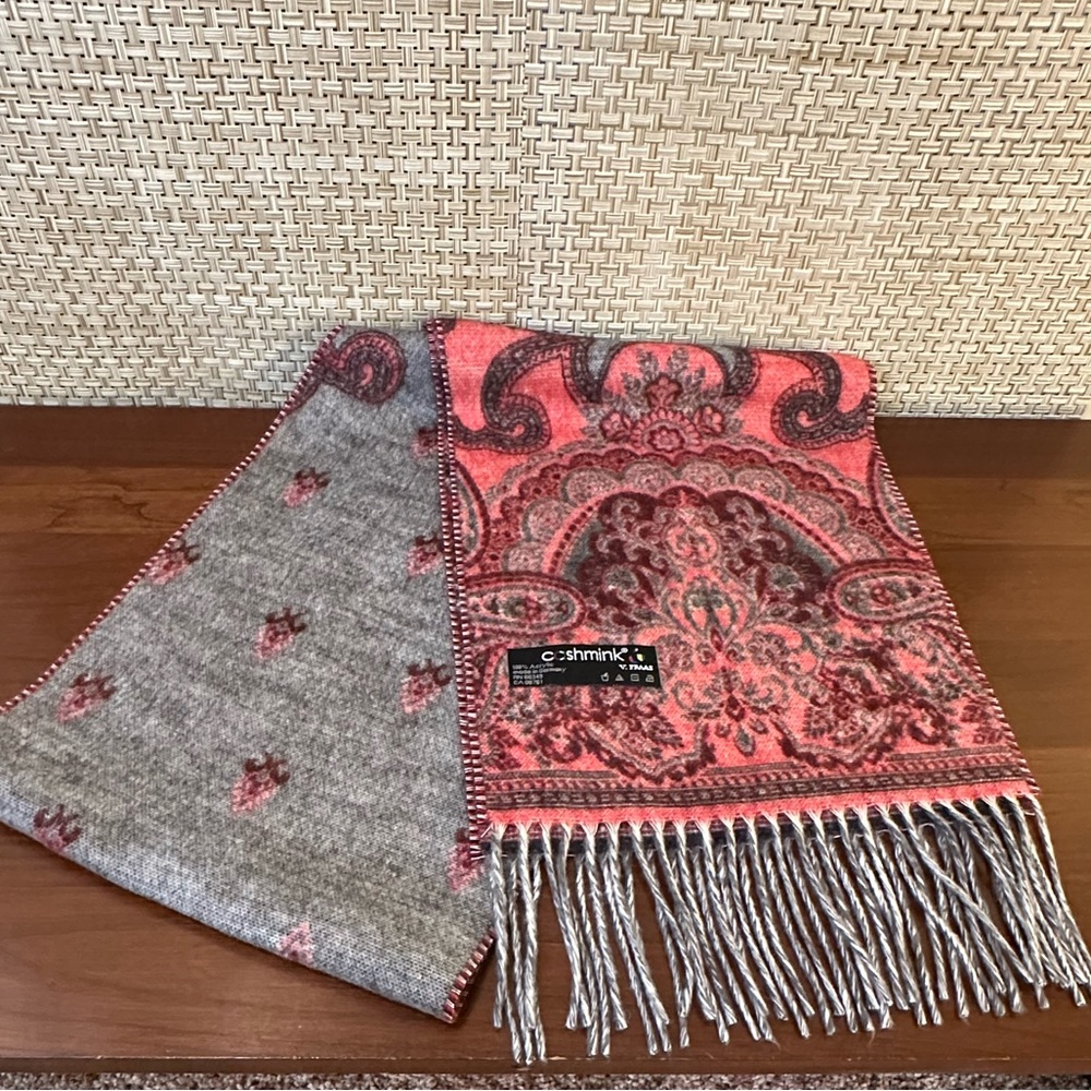 🌟HP🌟NWOT Cashmink Red & Gray Paisley Scarf V. FRAAS - Picture 5 of 13